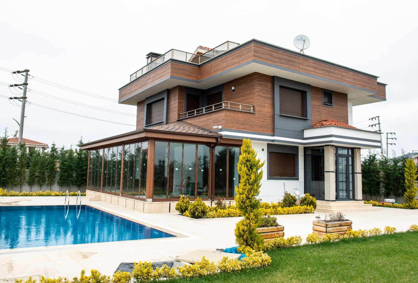 Glazed pavilion by the pool