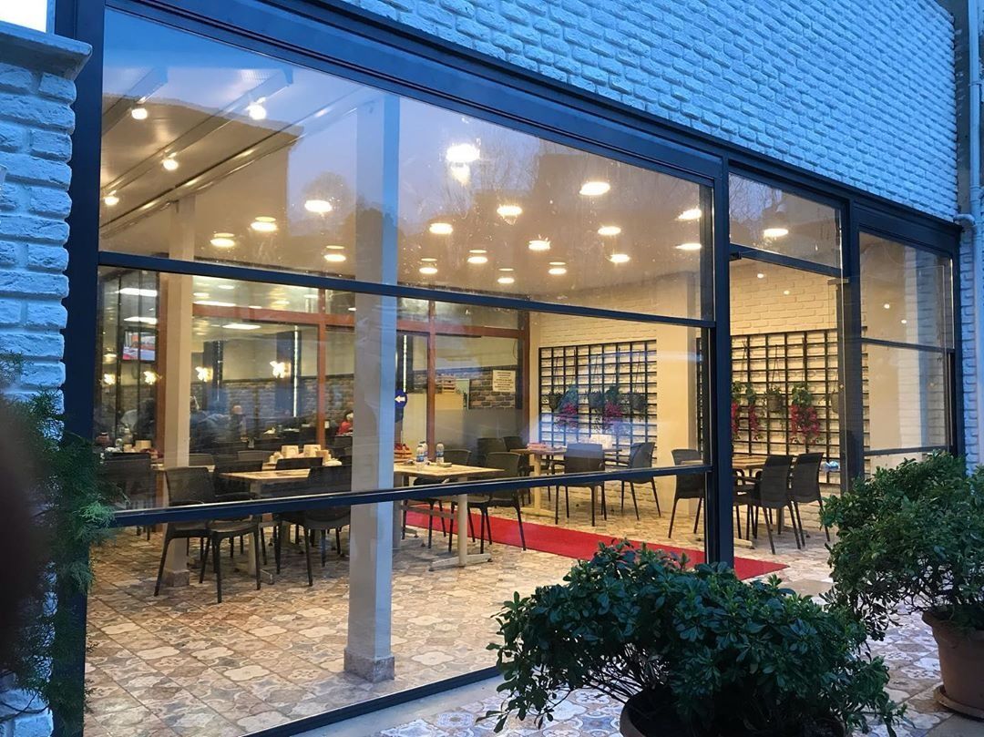 Glass front for a restaurant dining room